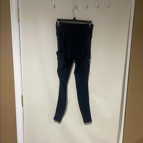 Peloton Women's Black Logo Leggings Medium NWOT - Picture 8 of 11